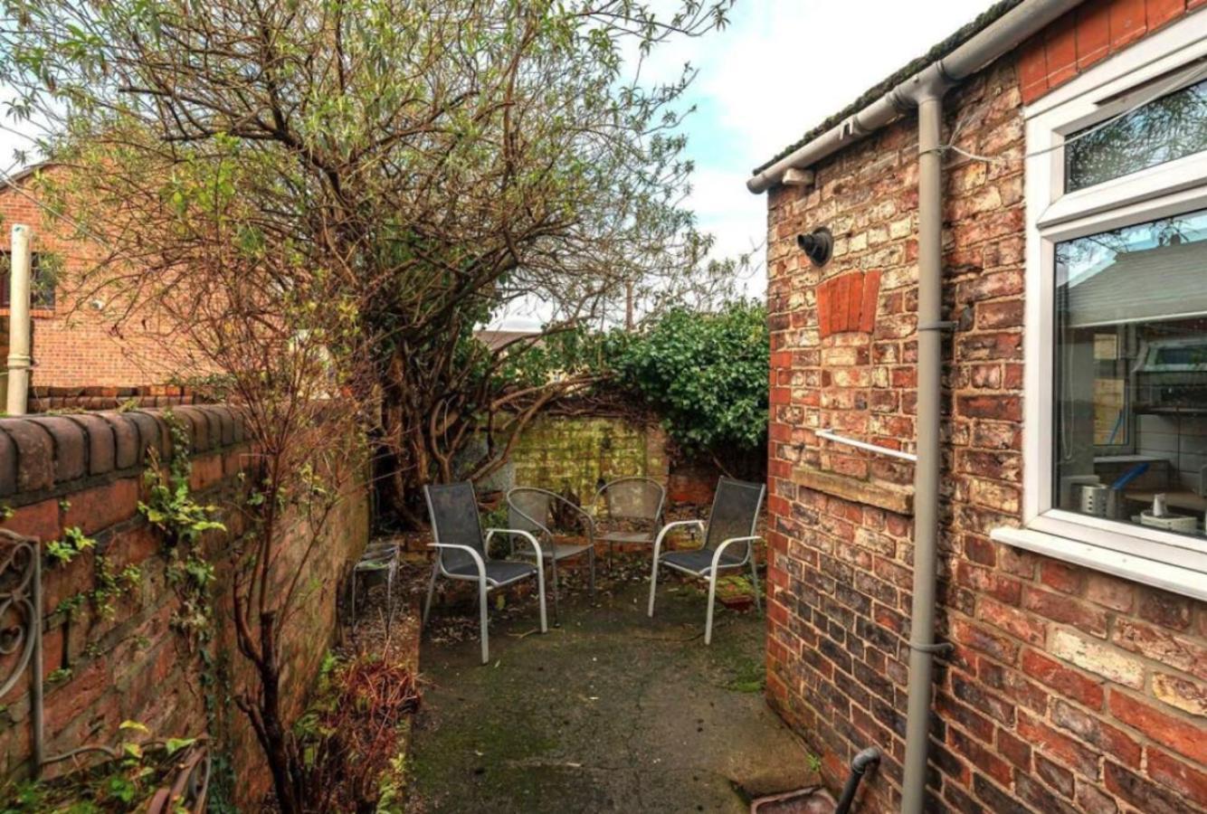 Entire 2-Bedroom House With Garden York Dış mekan fotoğraf